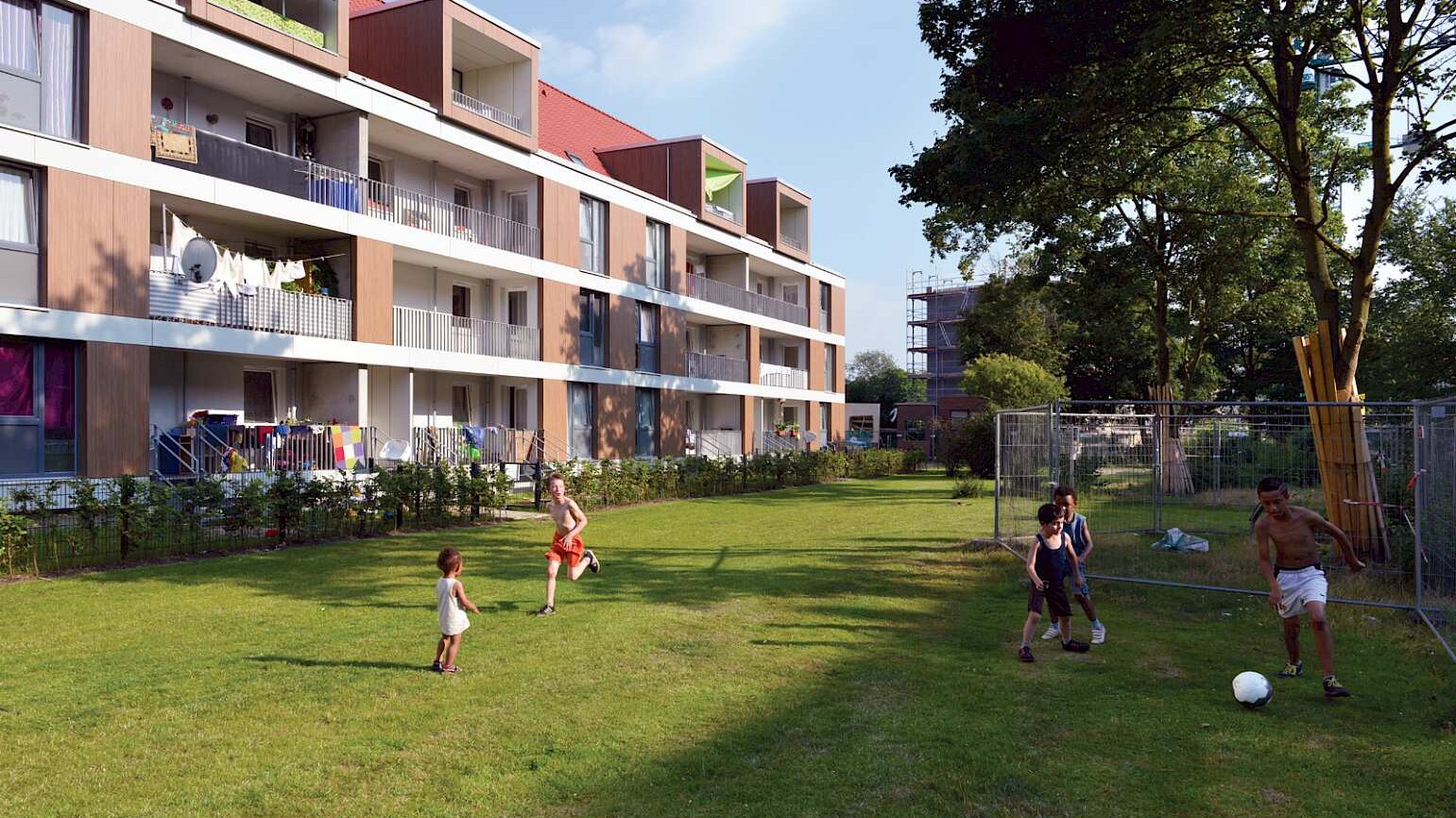 The buildings after refurbishment with the added loggias, 2012 © Martin Kunze / IBA Hamburg GmbH