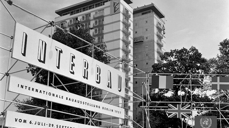 Entrance to Interbau in the Hansaviertel District, 1957 © Landesarchiv Berlin, F Rep. 290 Nr. 0054972 / Image: Willy Kiel