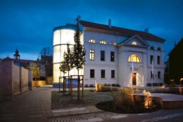 Former monastery hospital building of the Merciful Brothers after refurbishment with glass extension, 2009. Image: Michael Uhlmann © IBA-Büro GbR